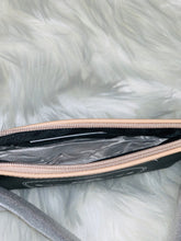 Load image into Gallery viewer, Coach Wristlet
