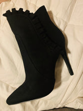 Load image into Gallery viewer, Frill Me Booties