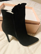 Load image into Gallery viewer, Frill Me Booties